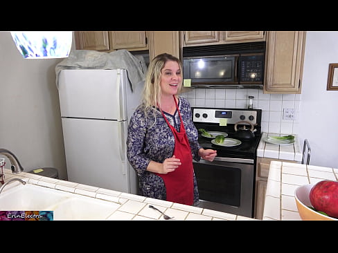❤️ Stepmom milking anjeunna di dapur saméméh tanggal na ️❌ Video anal di urang ﹏